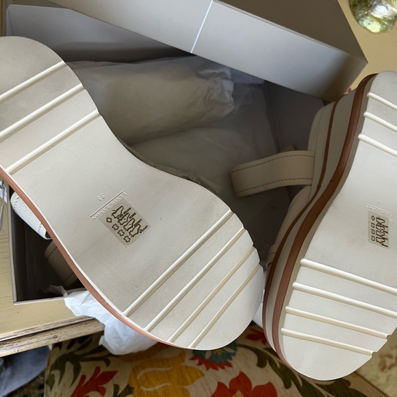 𝙴𝙻𝚅𝙸𝙾 𝚉𝙰𝙽𝙾𝙽 𝚆𝚘𝚖𝚎𝚗𝚜 𝚕𝚎𝚊𝚝𝚑𝚎𝚛 𝚠𝚎𝚍𝚐𝚎 𝚜𝚊𝚗𝚍𝚊𝚕 - Picture 6 of 7